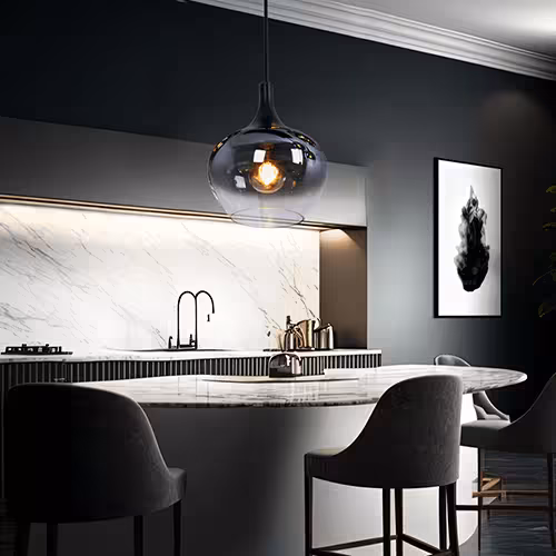 Pendelleuchte mit rauchfarbenem Glas